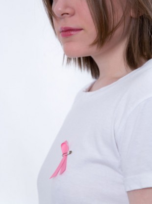Model wear the breast cancer awareness pink ribbon