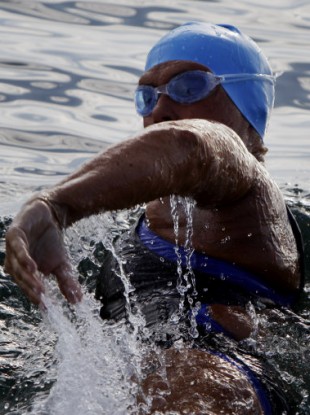 Diana Nyad setting out on her swim from Cuba on Friday.