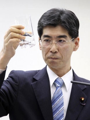 Sonoda drank decontaminated water taken from a radioactive puddle in the crippled Fukushima No 1 nuclear power plant during a news conference