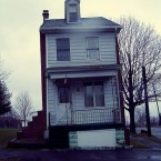 One of the few remaining homes in Centralia. Brick buttresses hold the walls up. Only a short distance away, coal fires still rage. (Image: Flickr/jesiehart)