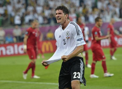 Gomez celebrates the winner.