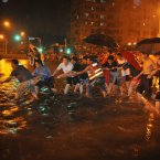 Rescuers search for missing people (Photo by ChinaFotoPress)