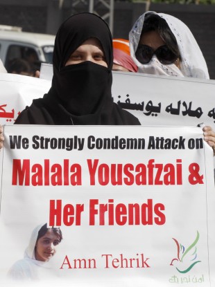 Pakistani protestors rally to condemn the attack on schoolgirl Malala Yousufzai