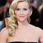 The dress didn't photograph as nice as it looked on TV so here's a photo of Reese in all her wondrous glory. I think I crushed on her more last night than on J-Law or Ben's beard. That's big. 